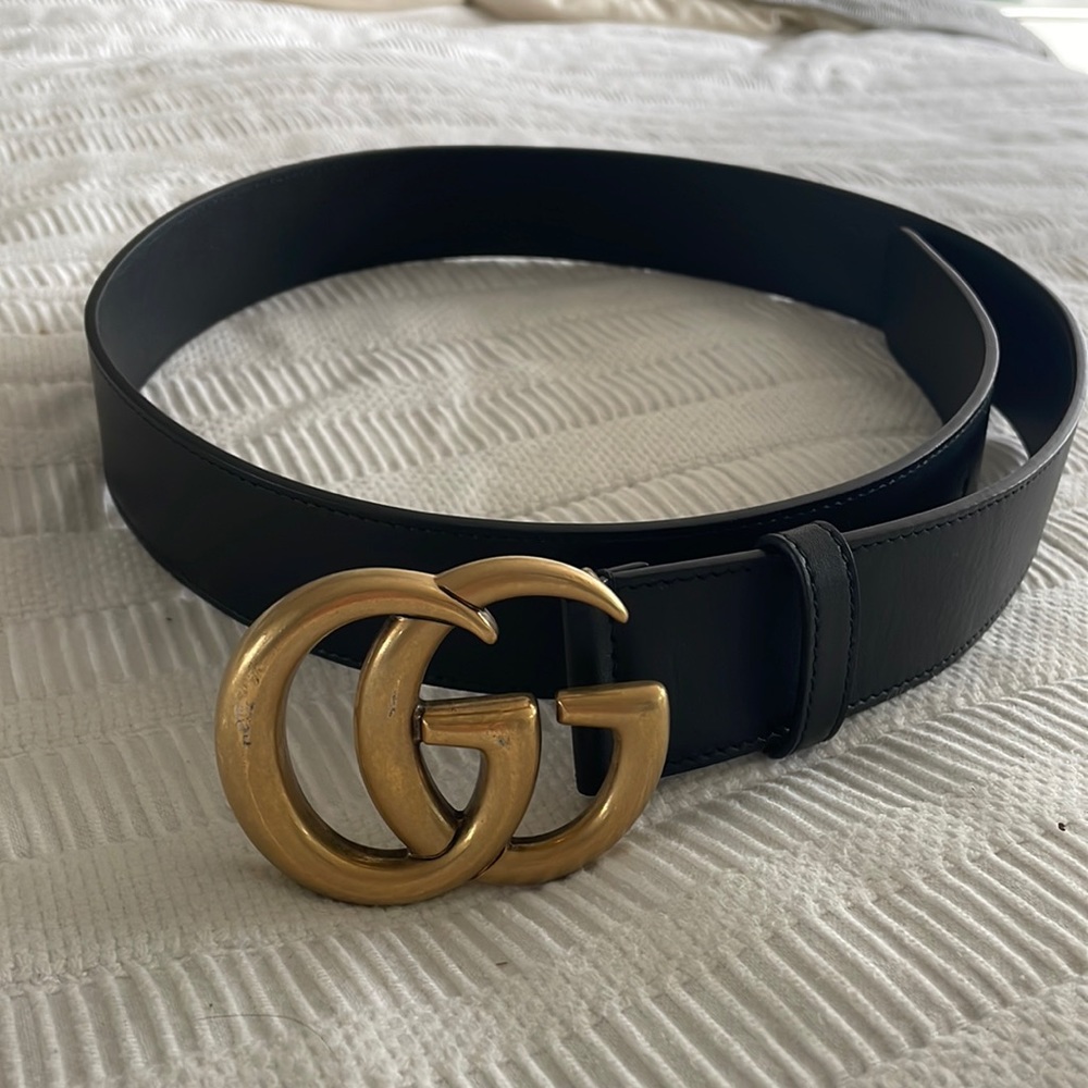 Beautiful large logo Gucci belt